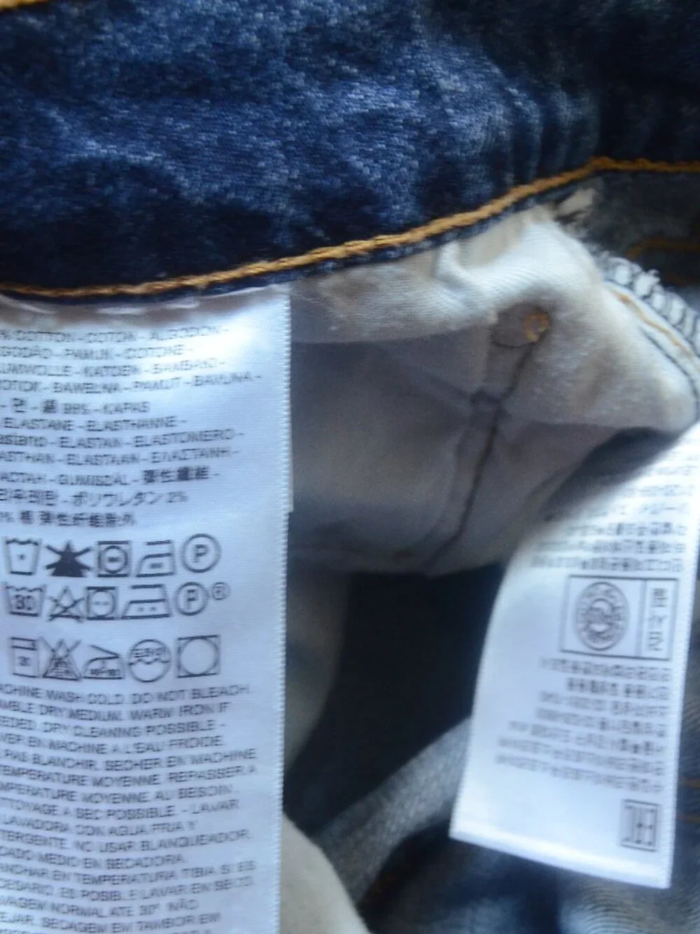 Levis measurements tag